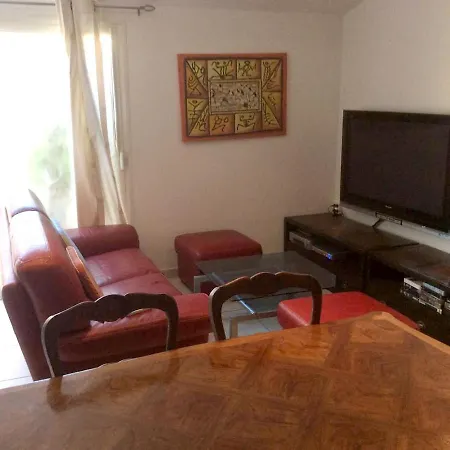 Apartamento à 50 M² Avec Piscine Partagée *