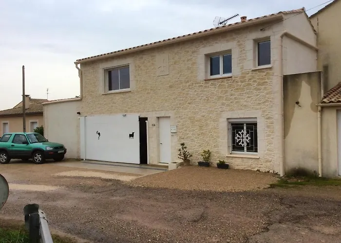 à 50 M² Avec Piscine Partagée * Lunel-Viel